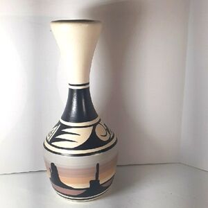 Native American Navajo  Pottery Vase Cedar Mesa Signed 8"